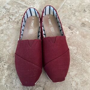 Toms burgundy shoes